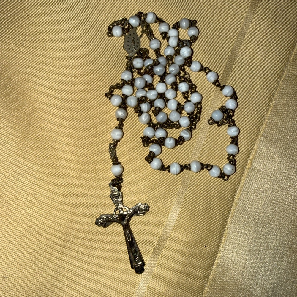 Elegant Gold and White Beaded Necklace Rosary 📿 vintage